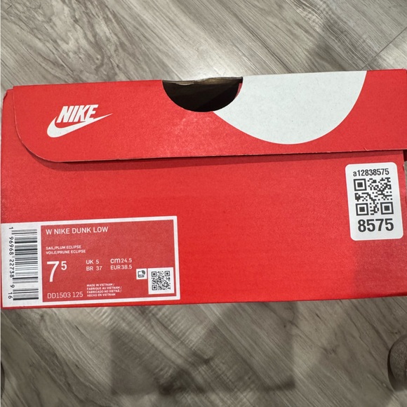 Nike Dunks - Picture 4 of 4